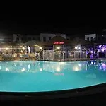 Club Cherry & Family 2*
