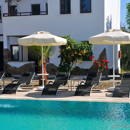 Club Cherry & Family Otel 2*