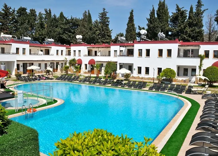 Club Cherry & Family Hotel 2*