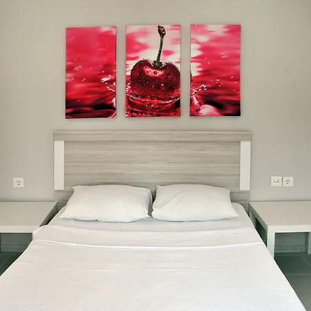 Club Cherry & Family 图尔古特雷斯